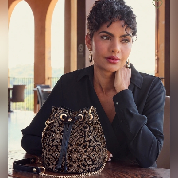 Elegant Black and Gold Women's Bag - Picture 5 of 16